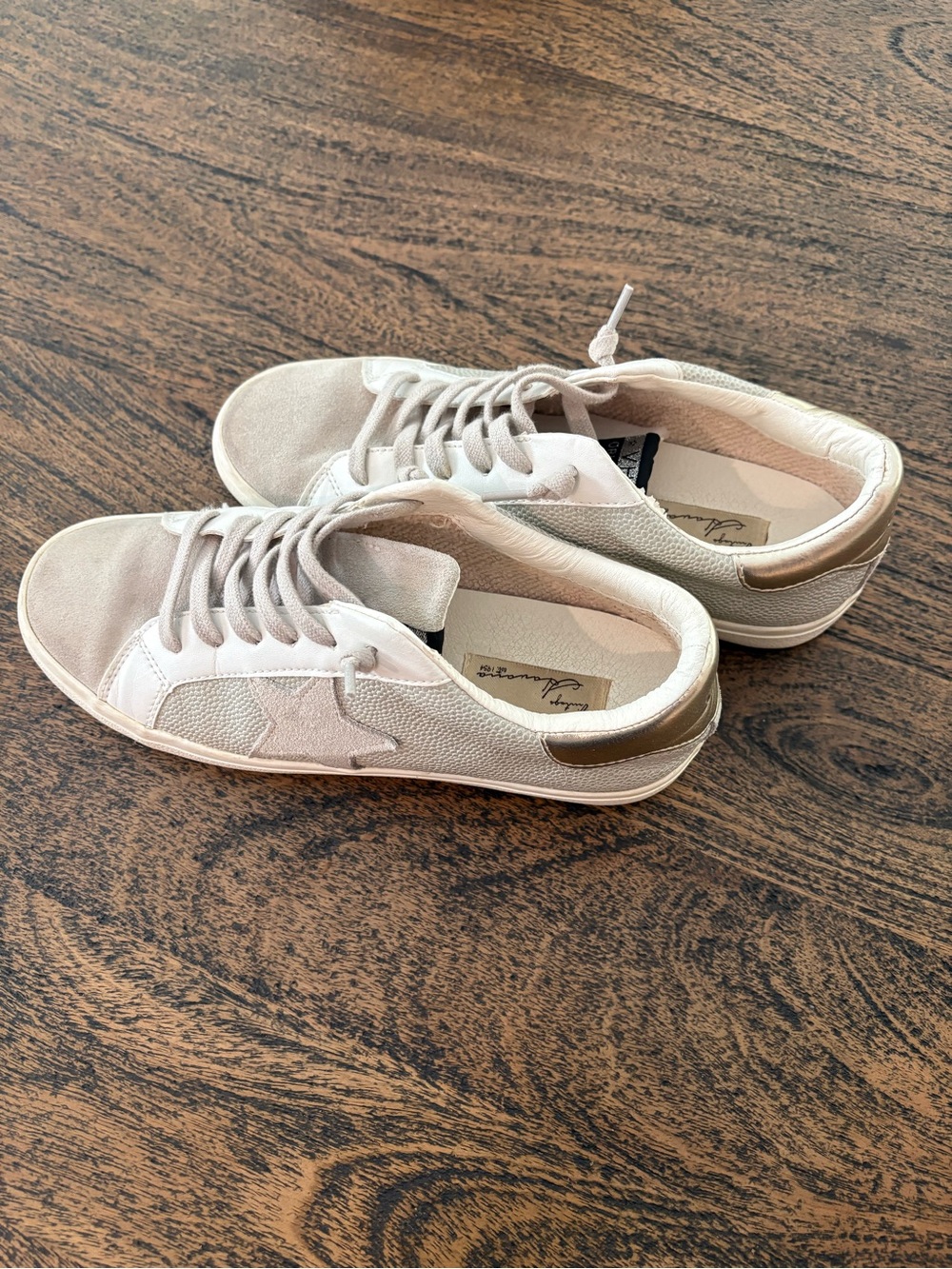 Vintage Havana Cream and White Low-Top Sneakers with Gold Heel Accent